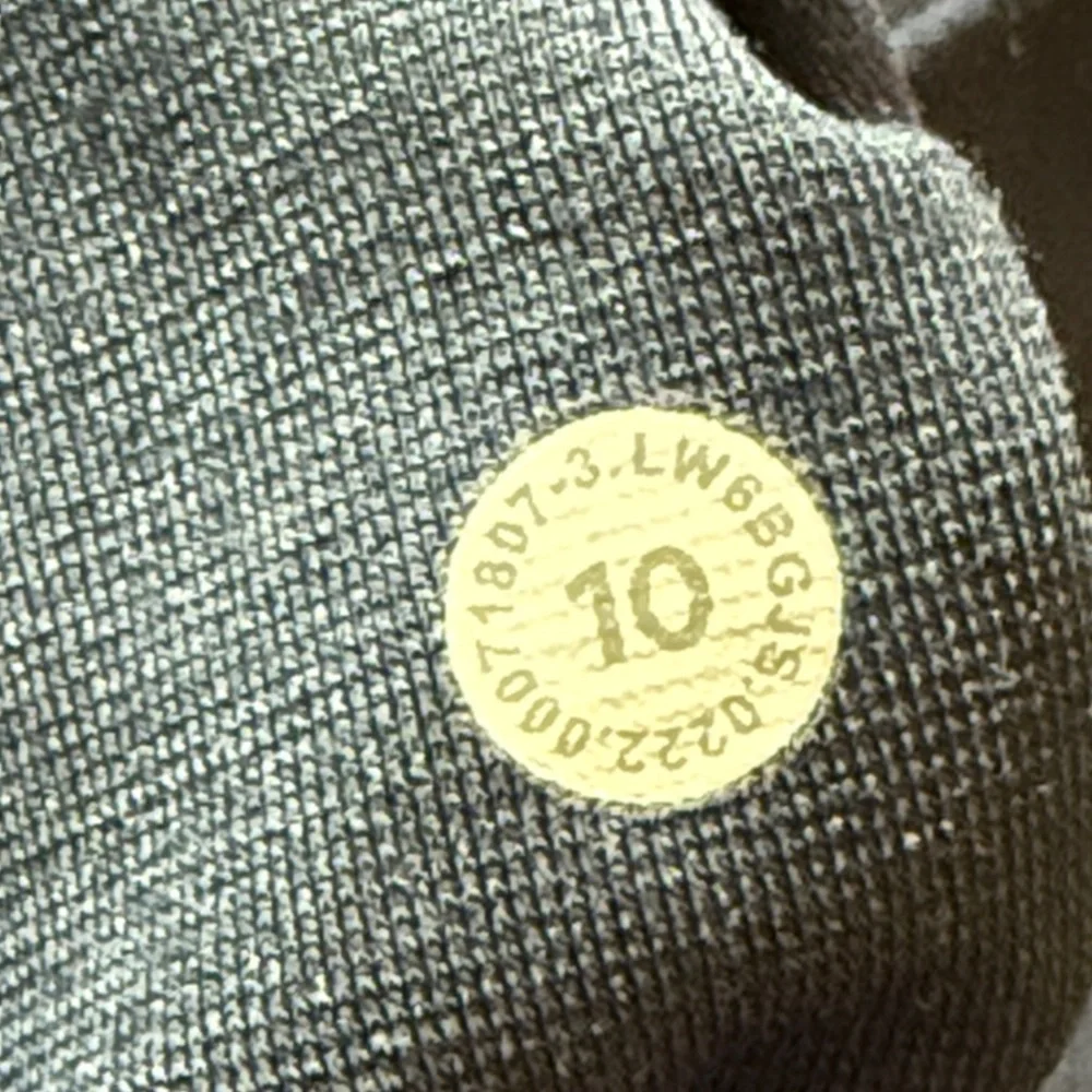 Lululemon sz 10 Align Crop 23
